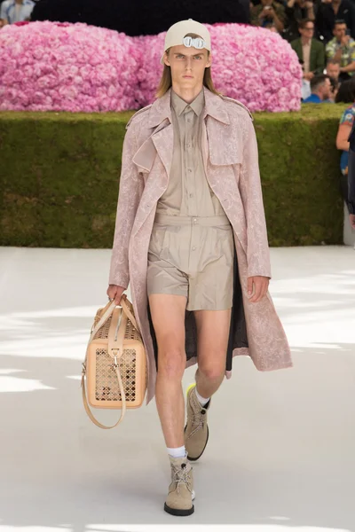 Look 23